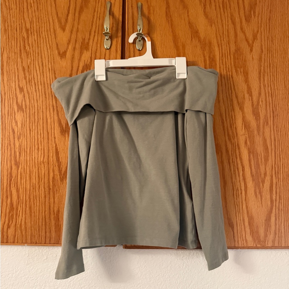 New Abercrombie Off-Shoulder Long Sleeve Top in Olive